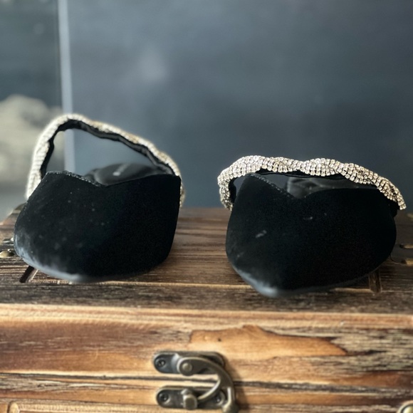 Birdies The Swan Slides in Caviar Velvet Gem Bracelet - Picture 7 of 9